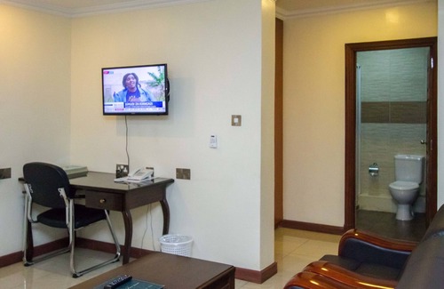 Kisumu Hotel | Invite Comfort at Pinecone Hotel with Pool & Restaurant