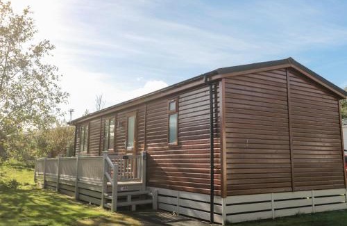 Morpeth House | Explore Pinecone Lodge - No 9: Pet & Child Friendly Retreat