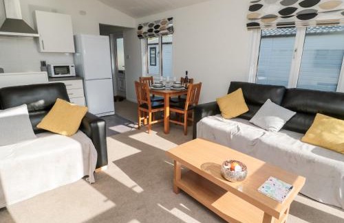 Morpeth House | Explore Pinecone Lodge - No 9: Pet & Child Friendly Retreat