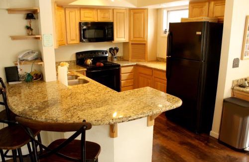 Warrior's Mark House | Family-Friendly Pinecreek #I with Private Hot Tub & Shuttle