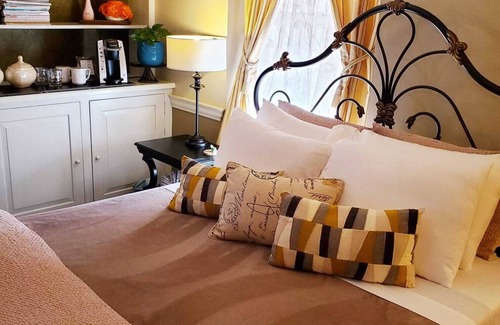 Gorham Bed & Breakfast | Exceptional Stay at PineCrest Inn with Gourmet Dining