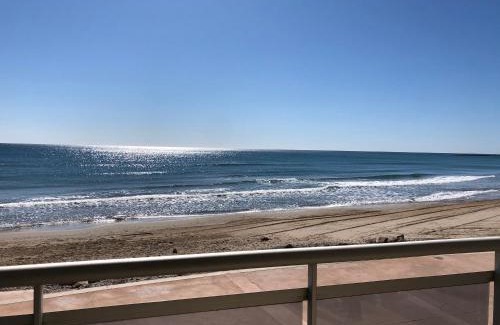 La Pineda Apartment | Beachfront Bliss at PINEDA BEACH with Ocean Views