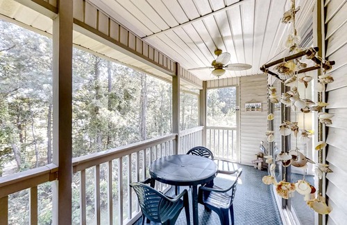 Pawleys Island Apartment | Top-Rated Pinehurst Condos with Pool & Hot Tub Access