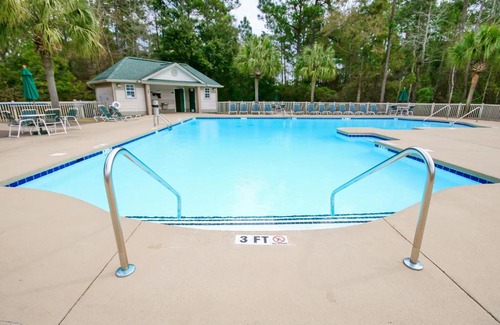 Pawleys Island Apartment | Top-Rated Pinehurst Condos with Pool & Hot Tub Access