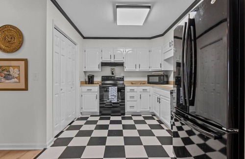 Pinehurst House | Pinehurst Manor 2BR Townhome