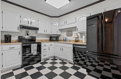 Pinehurst House | Pinehurst Manor 2BR Townhome