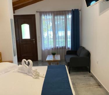 Porto Koufo Apartment | Top-Rated Pinelopi’s House with Oceanfront Views