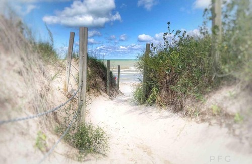 Port Franks Bed & Breakfast | Experience the Pinery Bijou Suite with Ocean View & Hot Tub