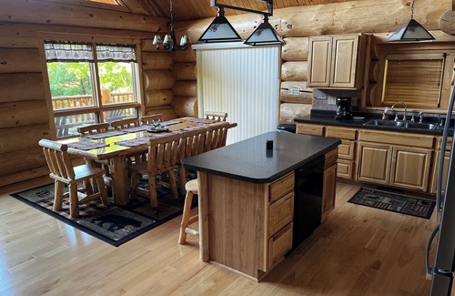 Nevis House | Experience Pines and Birches Lodge with Breathtaking Views