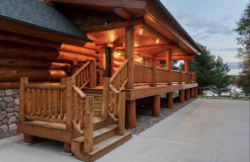 Nevis House | Experience Pines and Birches Lodge with Breathtaking Views