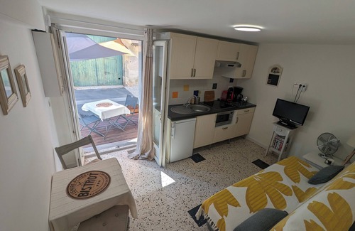 Pinet Apartment | Pinet apartment with terrace and high-speed wifi.