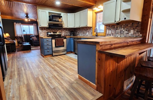 Custer Cabin | Pinetree Cabin: Guest Rated 9.8 with Scenic Views