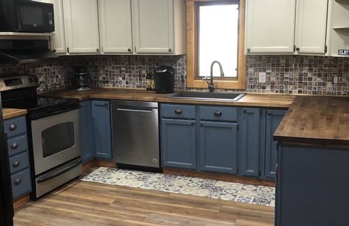 Custer Cabin | Pinetree Cabin: Guest Rated 9.8 with Scenic Views