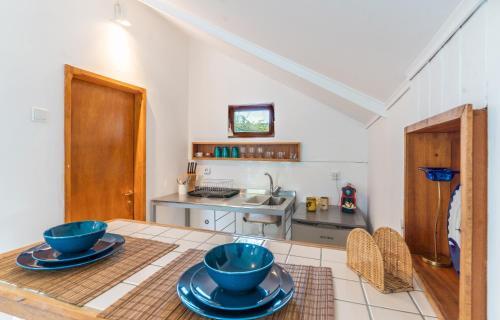 Kassandra House | Pet-Friendly Escape at Pinetree Cabin by halu! Villas