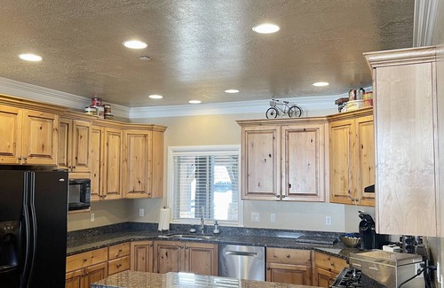 Ogden Condo | Experience Pineview Lakeside: Pool, Jacuzzi & Scenic Views