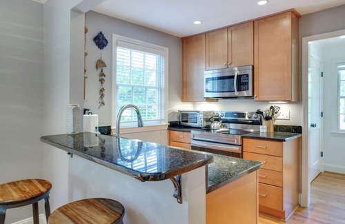 Southwest Raleigh House | Experience Pineview Place - Hayes Barton’s Private Outdoor Oasis
