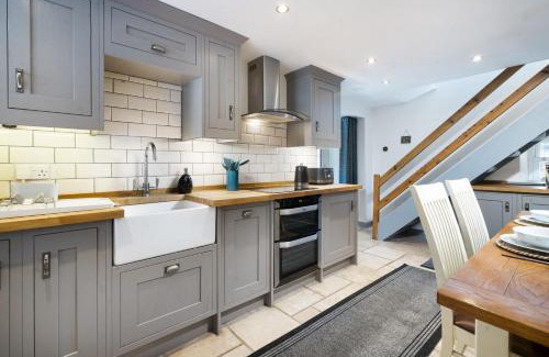 Low Newton House | Cozy Pinewood Cottage: Guest Rated 9.3, Pet Friendly Stay