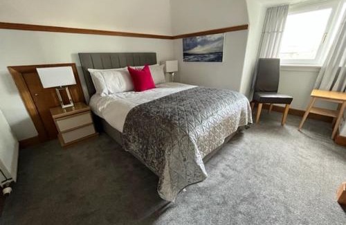 Leuchars House | Experience Pinewood Country House: Eco-Friendly Retreat
