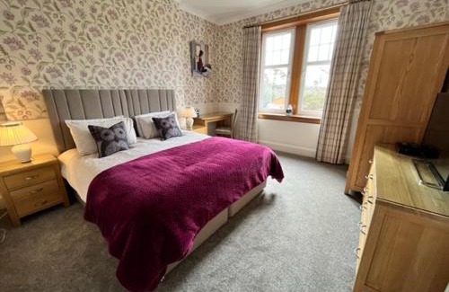 Leuchars House | Experience Pinewood Country House: Eco-Friendly Retreat