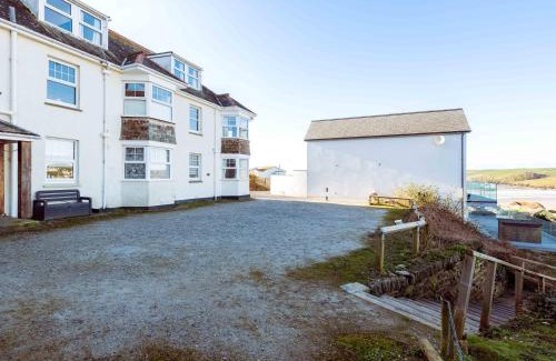 Trebetherick House | Discover Pinewood Flat 5: Family-Friendly Retreat