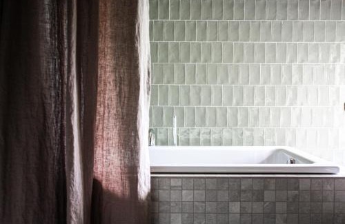 Maentsaelae Hotel | Pet-Friendly Pinewood Guesthouse – Rated 9/10 for Comfort