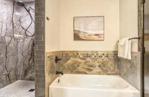 Colorado Springs Hotel | Pinewood Treehouse King Suite Scenic Worksation