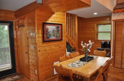 Piney Creek House | Experience Piney Creek: Cozy Mountain Cabin with 360 Views