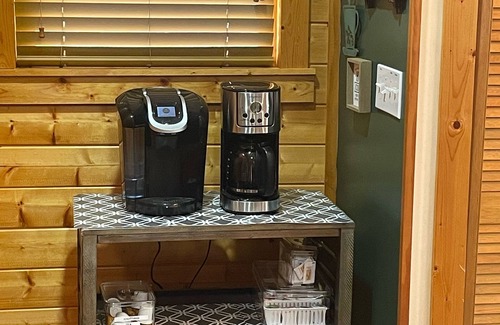 Piney Creek House | Experience Piney Creek: Cozy Mountain Cabin with 360 Views