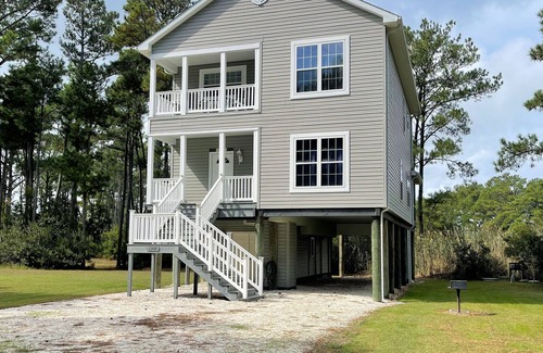 Piney Island House | Piney Island Getaway: 3BR Waterview Home with SC Porch