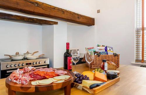Wistow House | Experience Comfort at Pinfold House - Pet & Child Friendly