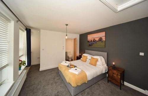 Macclesfield Apartment | Explore Pinfold Suite - Family-Friendly Chester Road Apartments