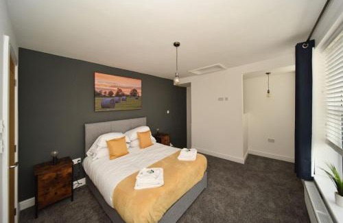 Macclesfield Apartment | Explore Pinfold Suite - Family-Friendly Chester Road Apartments