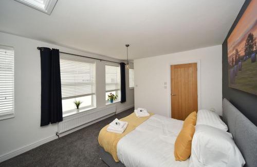 Macclesfield Apartment | Explore Pinfold Suite - Family-Friendly Chester Road Apartments