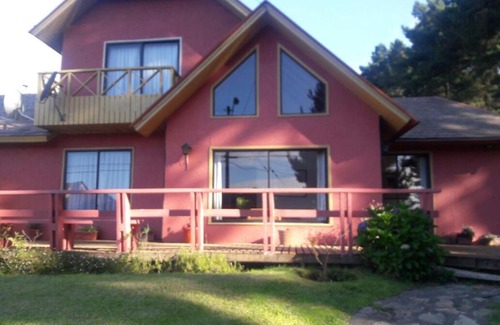 Dichato House | Relax at Pingueral: Oceanfront Bliss with Pool Access