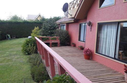 Dichato House | Relax at Pingueral: Oceanfront Bliss with Pool Access