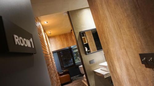 Kaohsiung City Centre Bed & Breakfast | Exceptional PinHouse: Wheelchair Accessible with Kitchen