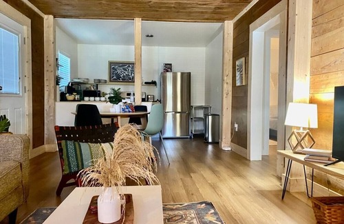 Blackshear-Prospect Hill House | Pink Bungalow . Sweet Location. Walkability