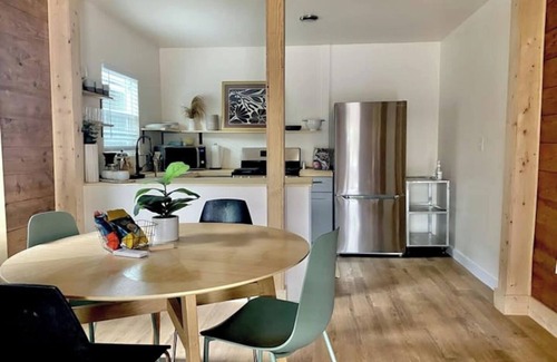 Blackshear-Prospect Hill House | Pink Bungalow . Sweet Location. Walkability