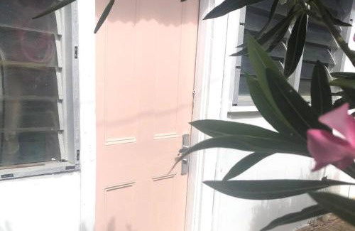 Port Broughton House | Pink Door by the Seashore: Family & Pet-Friendly Escape