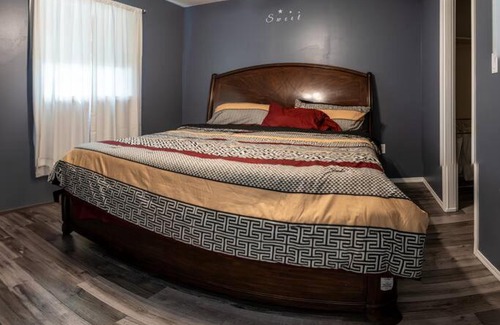 Grande Prairie House | Enchanting Pink Door Hotel - Perfect for Families