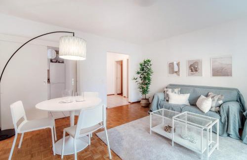 Chiasso Apartment | Relax at Pink Flat by Quokka 360 near the Italian Border