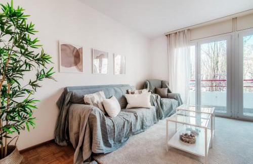 Chiasso Apartment | Relax at Pink Flat by Quokka 360 near the Italian Border