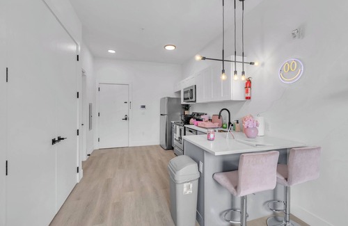 Elizabeth Apartment | Pink Heaven: Cozy Studio Near NYC with Free Parking
