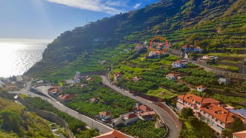 Tabua Apartment | Inviting Pink House - Family-Friendly Stay with 9.1/10 Rating
