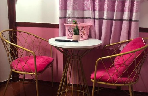 Sa Dec Apartment | Stay at Pink House Sa Đéc: Family-Friendly & Breakfast Included
