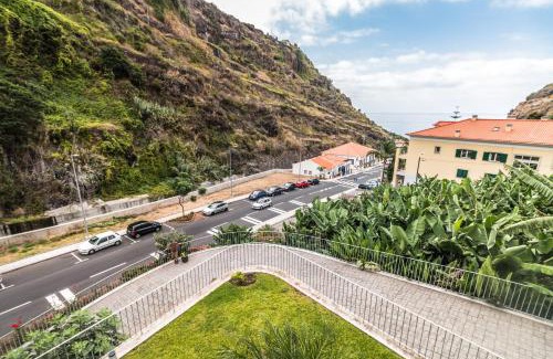 Tabua House | Explore the Pink House - Tabua with Great Guest Ratings