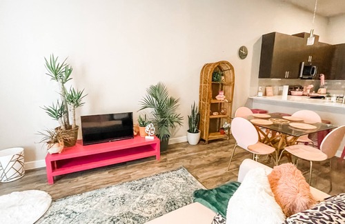 Richardson Apartment | Stylish Pink Bungalow with Pool View & Free WiFi