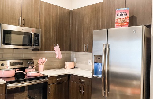 Richardson Apartment | Stylish Pink Bungalow with Pool View & Free WiFi