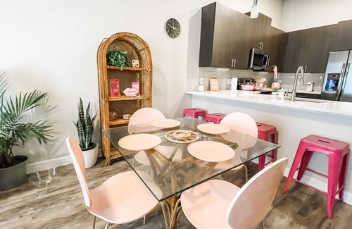 Richardson Apartment | Stylish Pink Bungalow with Pool View & Free WiFi