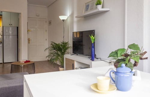 La Siesta Apartment | Inviting Pink Summer Apartment with Oceanfront Amenities
